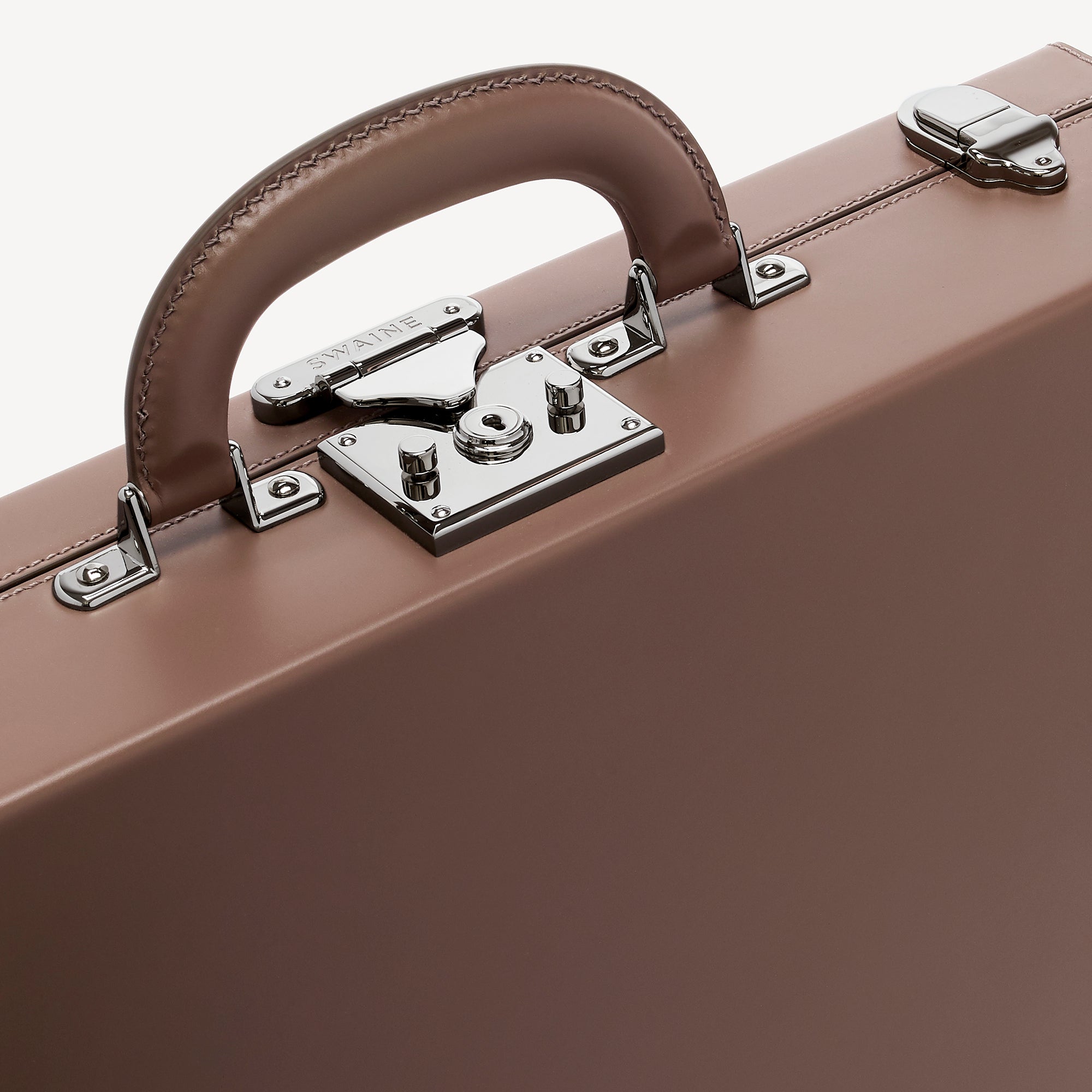 New Bond Attaché