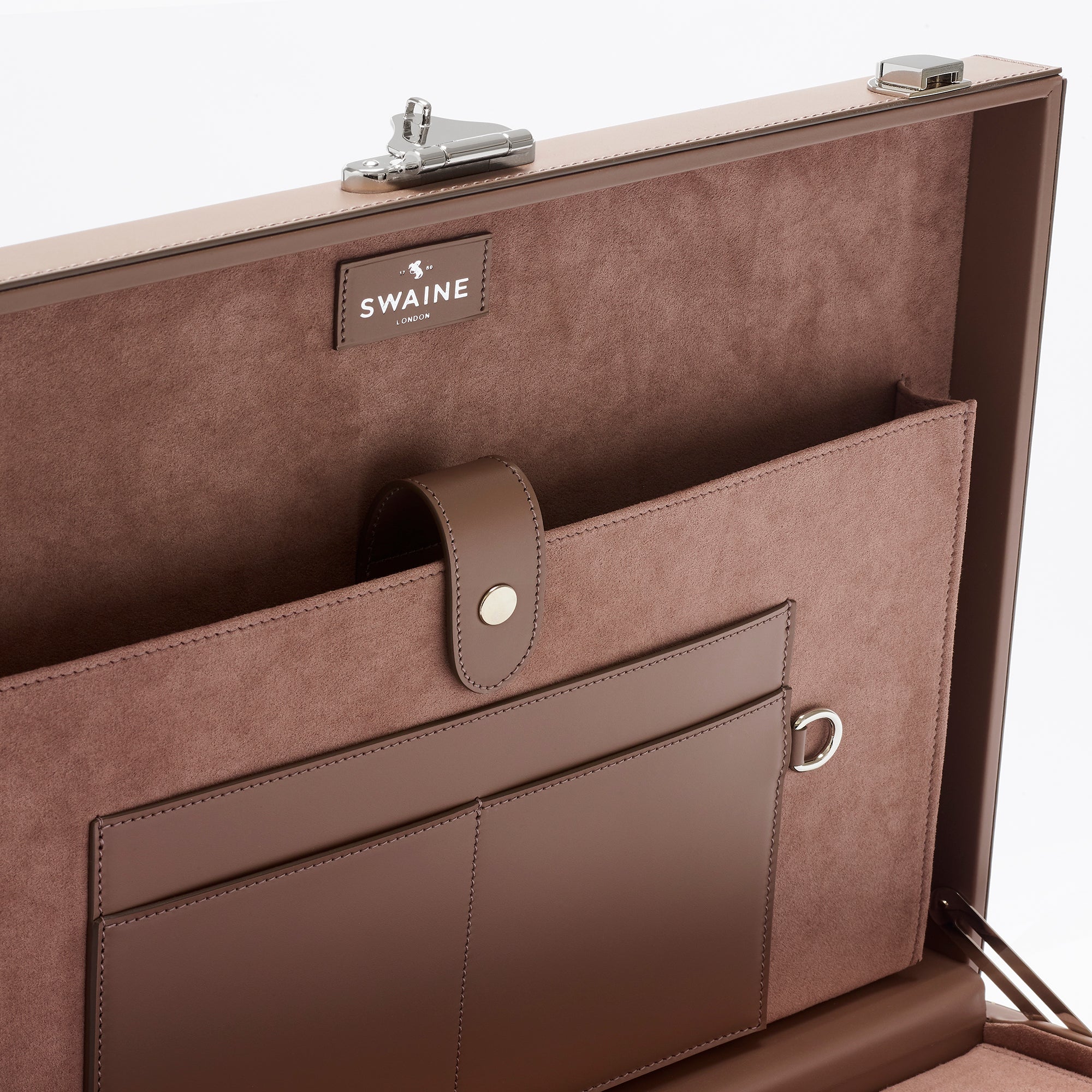 New Bond Attaché
