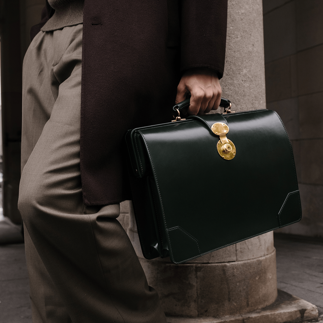 Small Whitehall - Black - Swaine Group Ltd